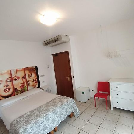 Hotel Villa Cesare B&B Alba Adriatica Exterior foto